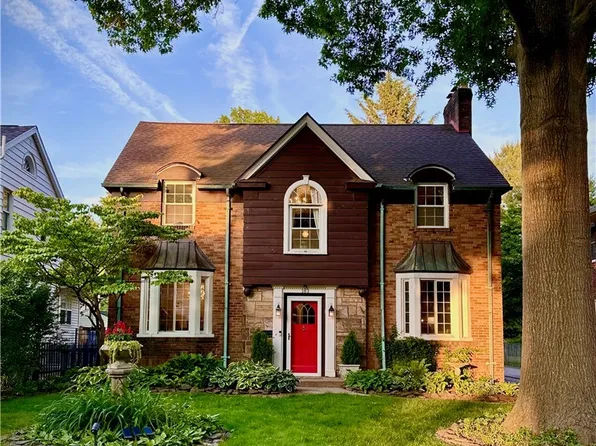 Home on Castle Blvd in Springfield Township